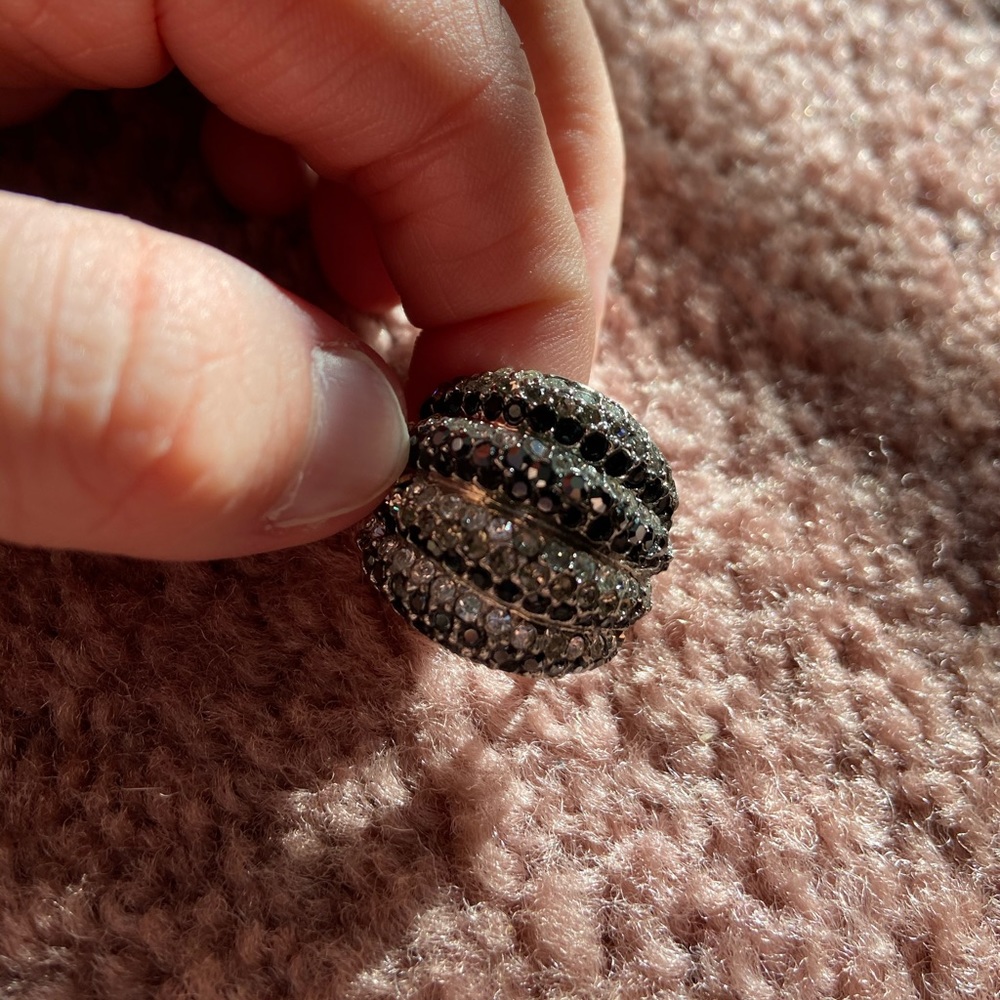 4 Stylish Rings - Picture 3 of 5